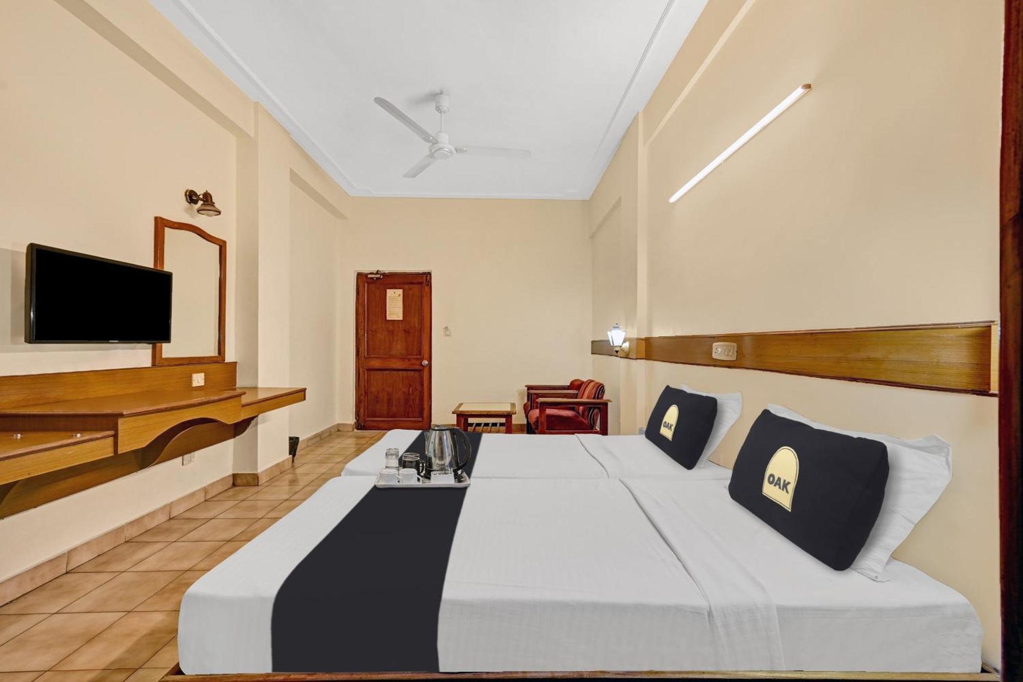 Super Townhouse Oak Hotel Belsons Taj Mahal Secunderabad Exterior photo